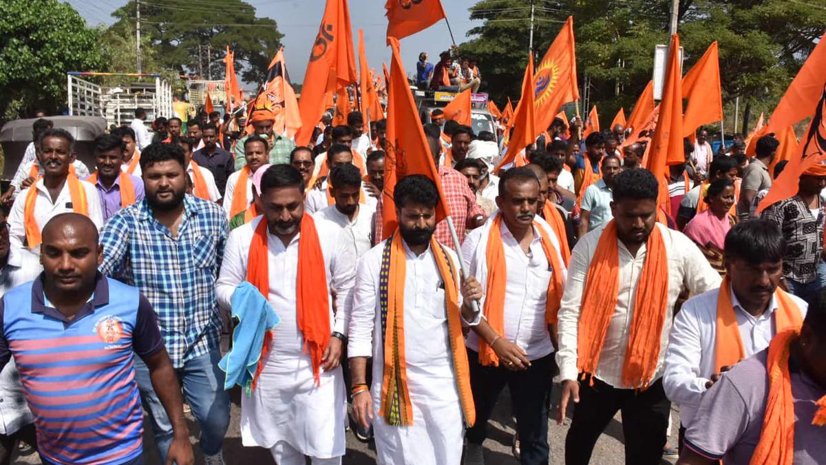 Keragodu Flag Row BJP Leaders Take Out Padayatra To Mandya The Hindu